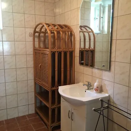 Fenyves Vendeghaz * Kehidakustány